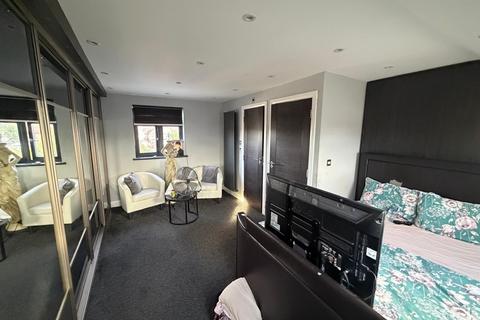 4 bedroom semi-detached house to rent, Haslemere Avenue, HOUNSLOW, Middlesex, TW5