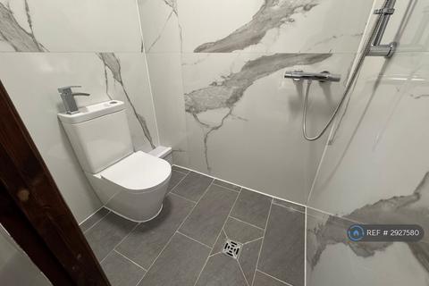 1 bedroom end of terrace house to rent, The Drive, Ilford, IG1