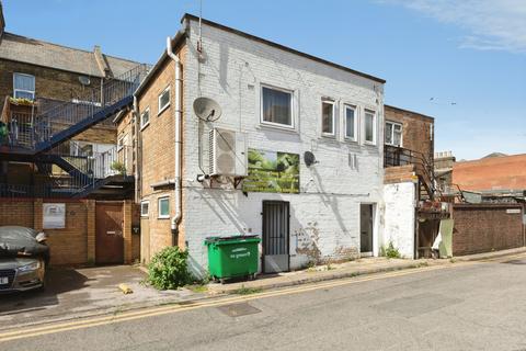 22 Courtenay Mews, London, E17