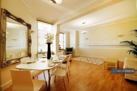 3 bedroom flat to rent, Rodney Court, London, W9