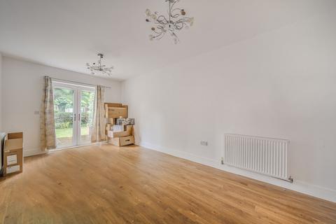 Golden Manor, Hanwell, London, W7