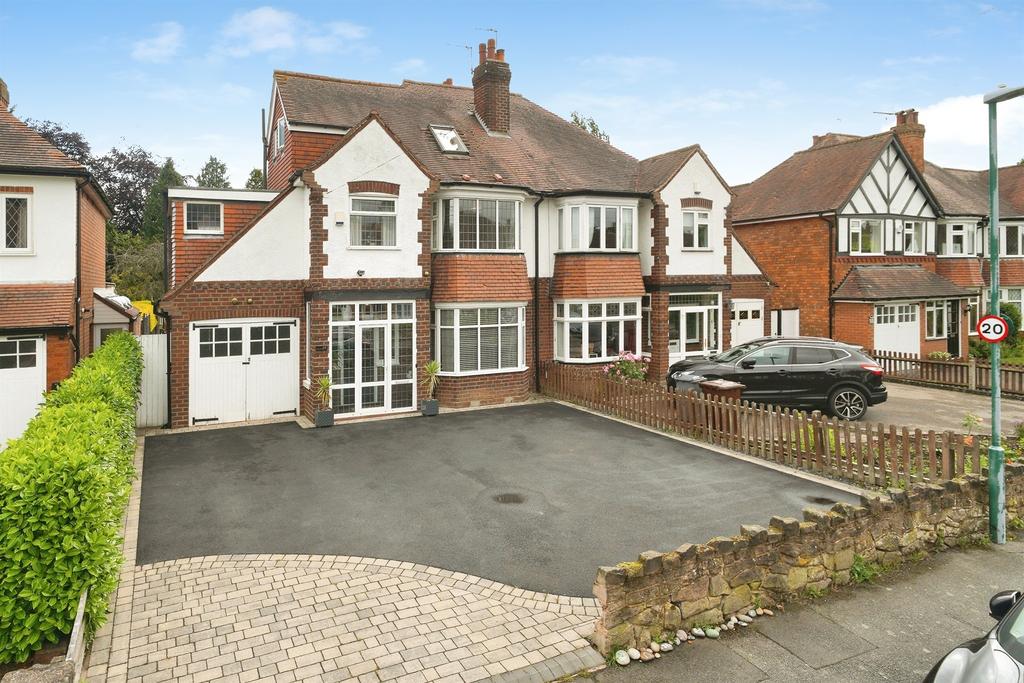 5 bedroom semi-detached house for sale