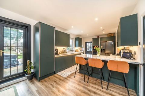 4 bedroom semi-detached house for sale, Fairfield Grove, Charlton