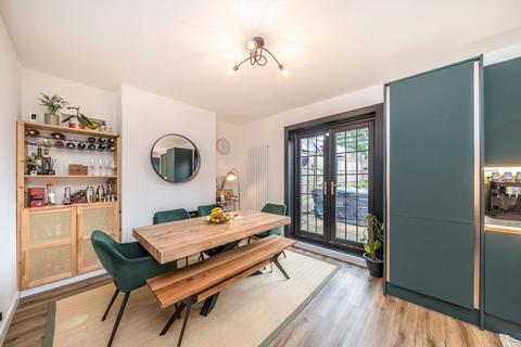 4 bedroom semi-detached house for sale, Fairfield Grove, Charlton