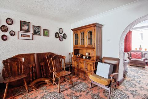 3 bedroom semi-detached house for sale, Cawthorne Road, Barugh Green, Barnsley