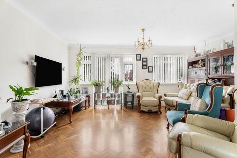 4 bedroom detached house for sale, London Road, Stanmore, HA7