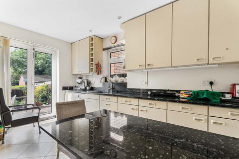 4 bedroom detached house for sale, London Road, Stanmore, HA7