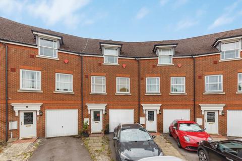 White Lodge Close, Old Isleworth TW7