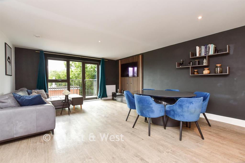 Living Room / Kitchen