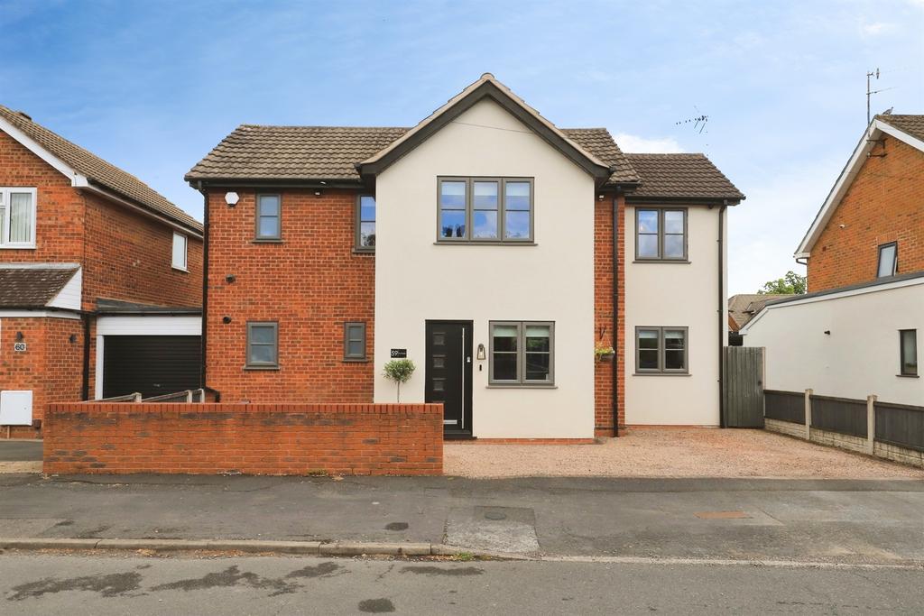 3 bedroom link detached house for sale