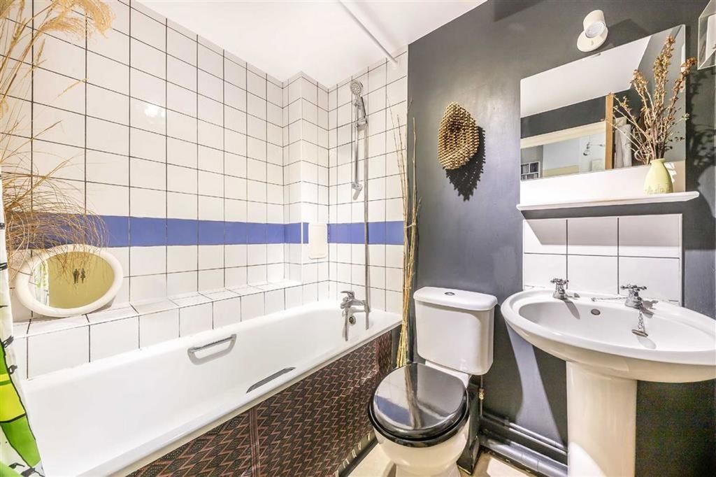 Apartment in London - More
