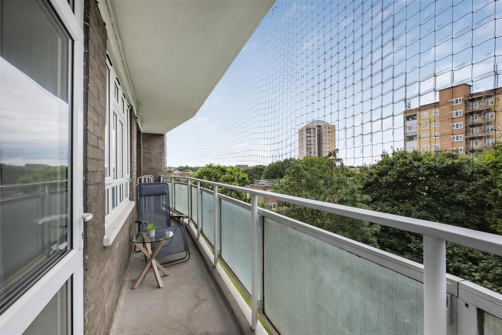 Shared balcony, Macdonald House, Eden Harper SW11