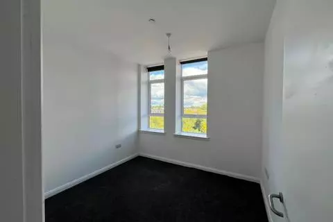 2 bedroom apartment to rent - View 4