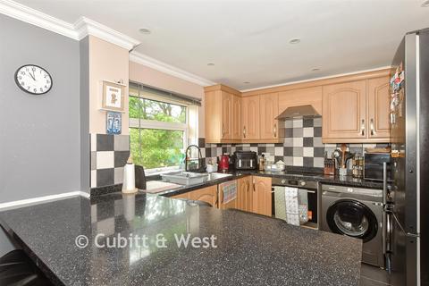 2 bedroom flat for sale, Hayling Court, Crawley, West Sussex
