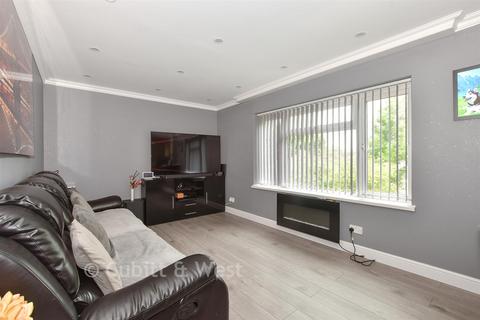 2 bedroom flat for sale, Hayling Court, Crawley, West Sussex