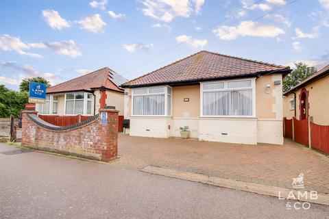 3 bedroom detached bungalow for sale, Thomas Road, Clacton-On-Sea CO15