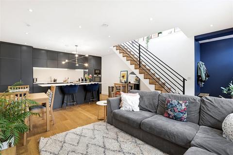 Ashbourne Grove, London, W4