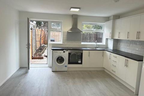 3 bedroom house to rent, Aspen Close, Ealing, W5