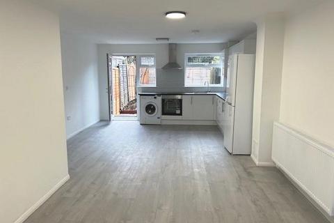 3 bedroom house to rent, Aspen Close, Ealing, W5