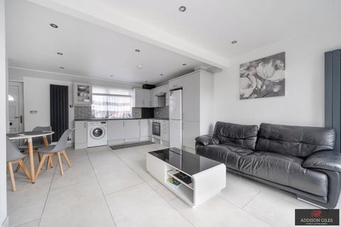 3 bedroom terraced house to rent, Myrtle Crescent, Slough, Berkshire, SL2