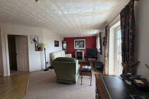 2 bedroom apartment for sale, Newnham Crescent, Sketty, Swansea