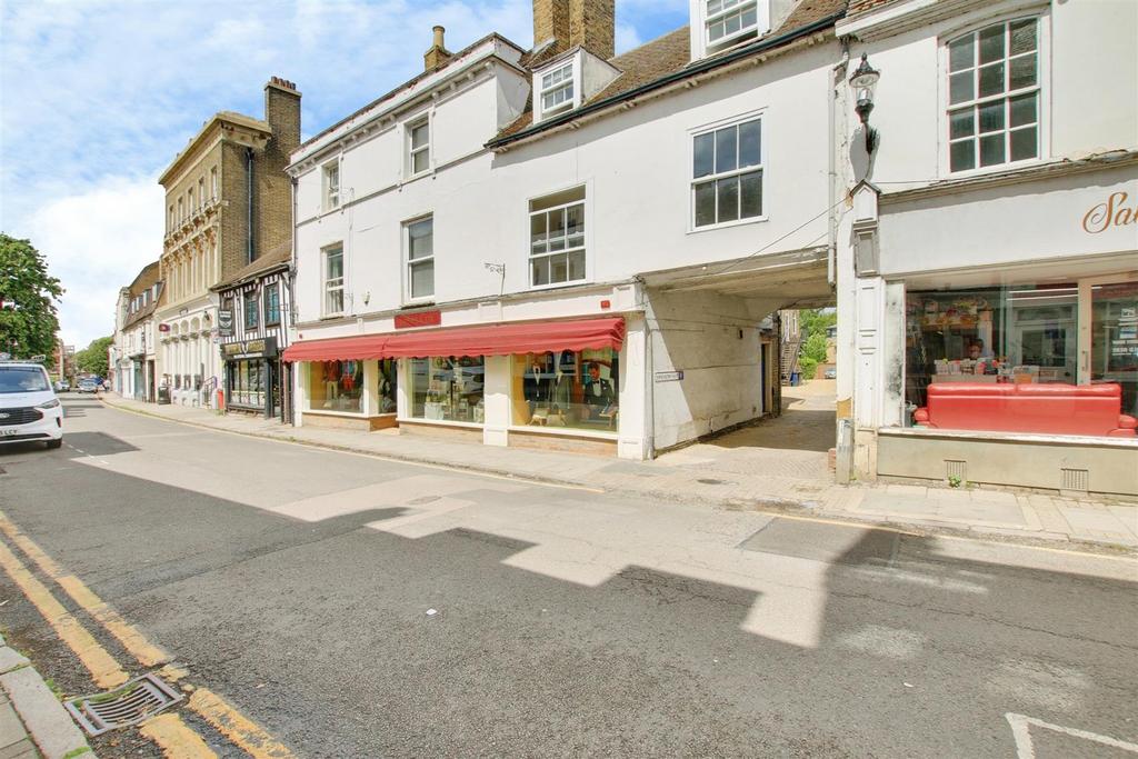 1 bedroom maisonette to rent