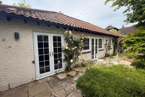 3 bedroom detached bungalow to rent, Broadway, PETERBOROUGH