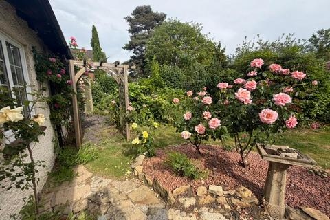 3 bedroom detached bungalow to rent, Broadway, PETERBOROUGH