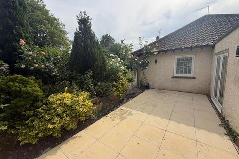 3 bedroom detached bungalow to rent, Broadway, PETERBOROUGH
