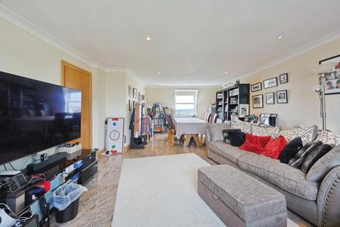 3 bedroom flat to rent, St. Johns Wood Park, London, NW8