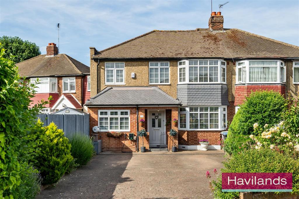 Detached house exterior, driveway
