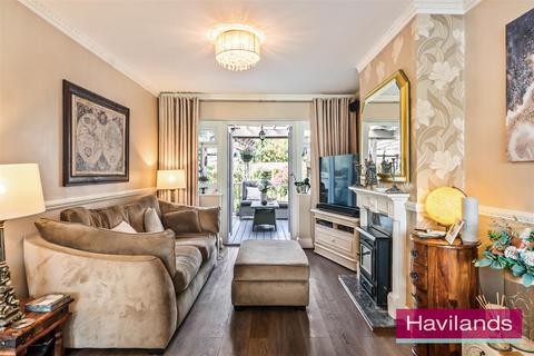 4 bedroom semi-detached house for sale, Burnham Close, Enfield