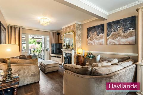 4 bedroom semi-detached house for sale, Burnham Close, Enfield