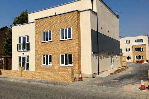 2 bedroom flat to rent, Station Road, Hounslow TW3