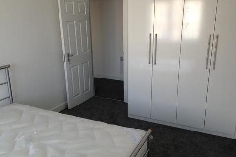 2 bedroom flat to rent, Station Road, Hounslow TW3