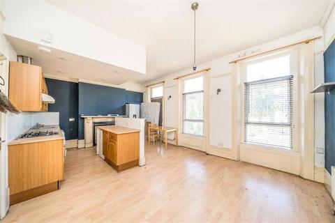 1 bedroom flat for sale, Lewisham Way, London SE14