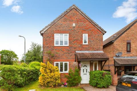 3 bedroom detached house to rent, Ivy Place,  Lane End,  HP14