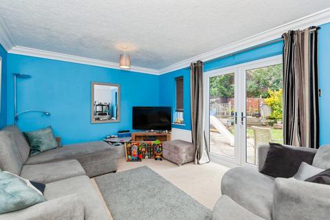 3 bedroom detached house to rent, Ivy Place,  Lane End,  HP14