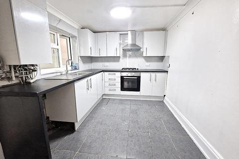 4 bedroom terraced house to rent, Katherine Road, East Ham. E6 1PB