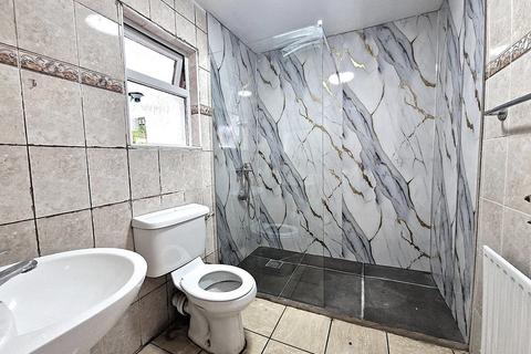 4 bedroom terraced house to rent, Katherine Road, East Ham. E6 1PB