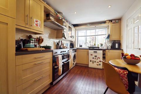 3 bedroom semi-detached house for sale, Clos Yr Wylan, BARRY