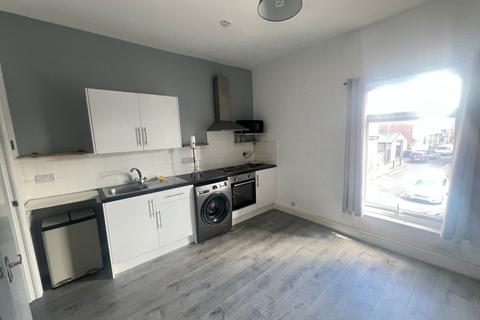 1 bedroom link detached house to rent, Eccles, M30