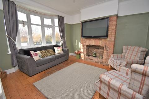 3 bedroom terraced house to rent, Camrose Street London SE2