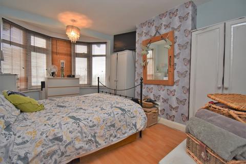 3 bedroom terraced house to rent, Camrose Street London SE2