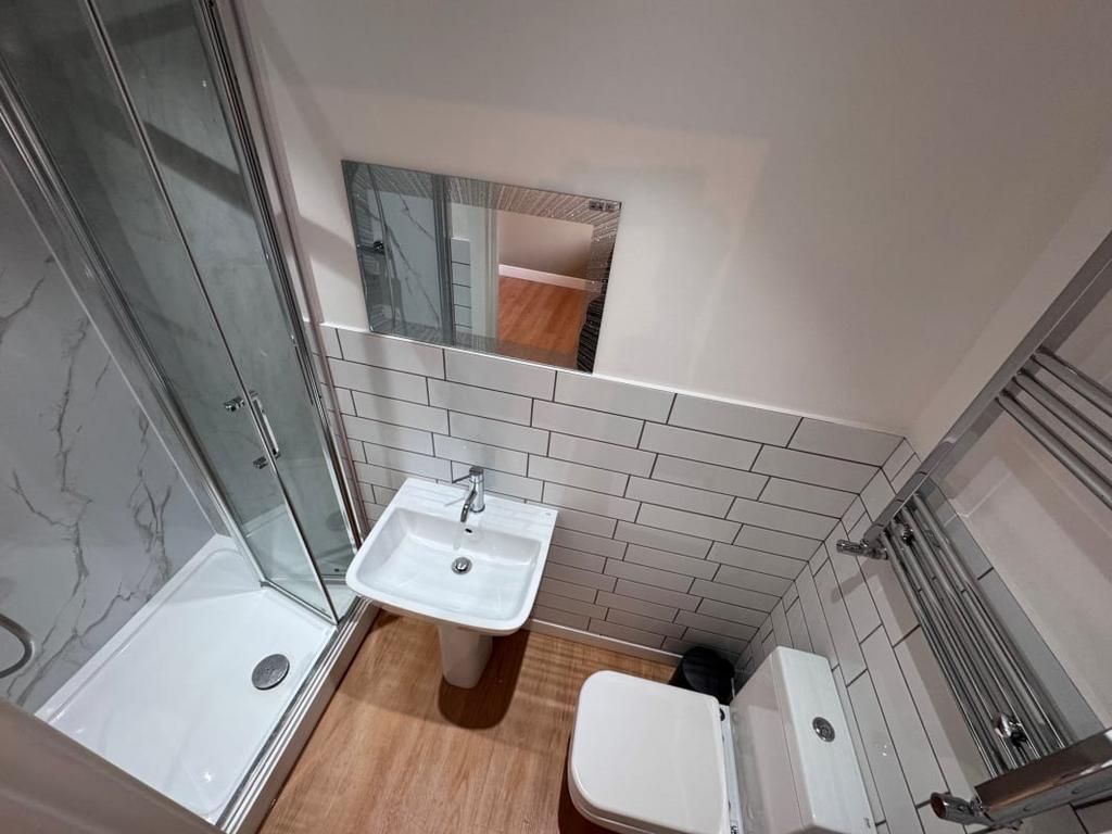 Apartment in Leicester, Knighton Fields - View 3