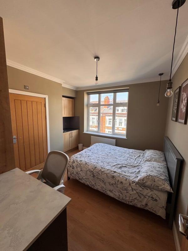 Apartment in Leicester, Knighton Fields - View 4
