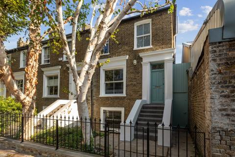 3 bedroom terraced house to rent, St Martins Road