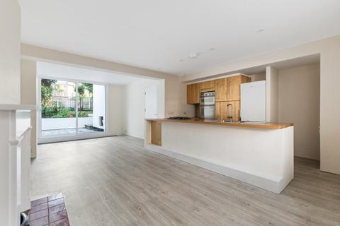 3 bedroom terraced house to rent, St Martins Road