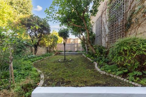 3 bedroom terraced house to rent, St Martins Road