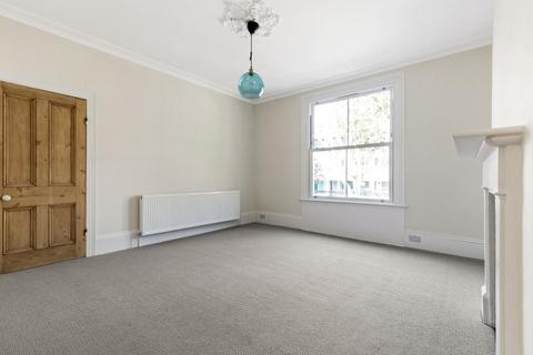 3 bedroom terraced house to rent, St Martins Road